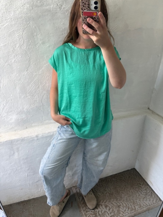 H&M Tops - Woman’s beautiful spring H&M blouse